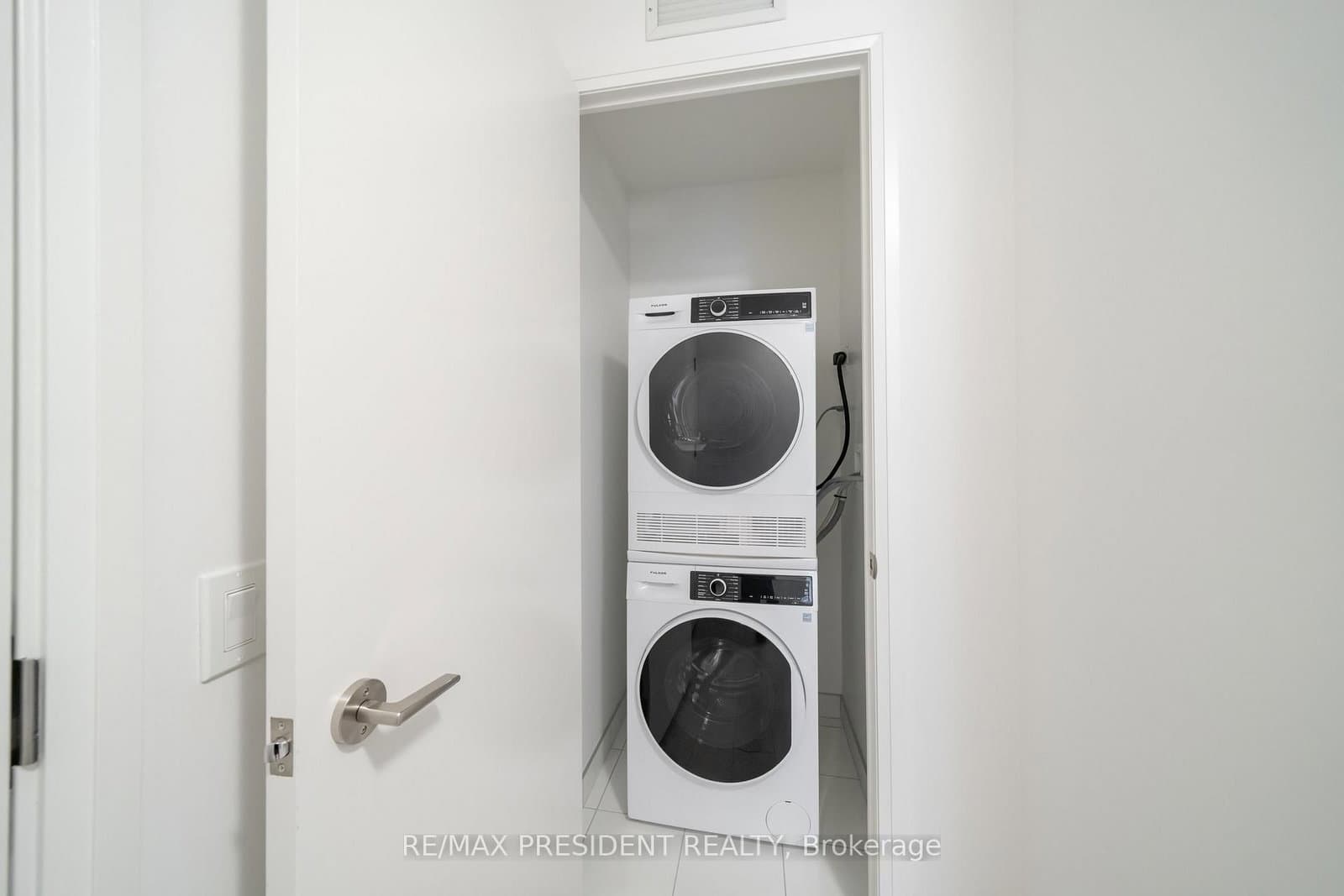 400 King Street W, Unit 808 thumbnail 6