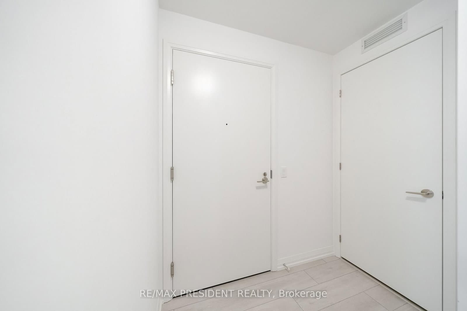 400 King Street W, Unit 808 thumbnail 7