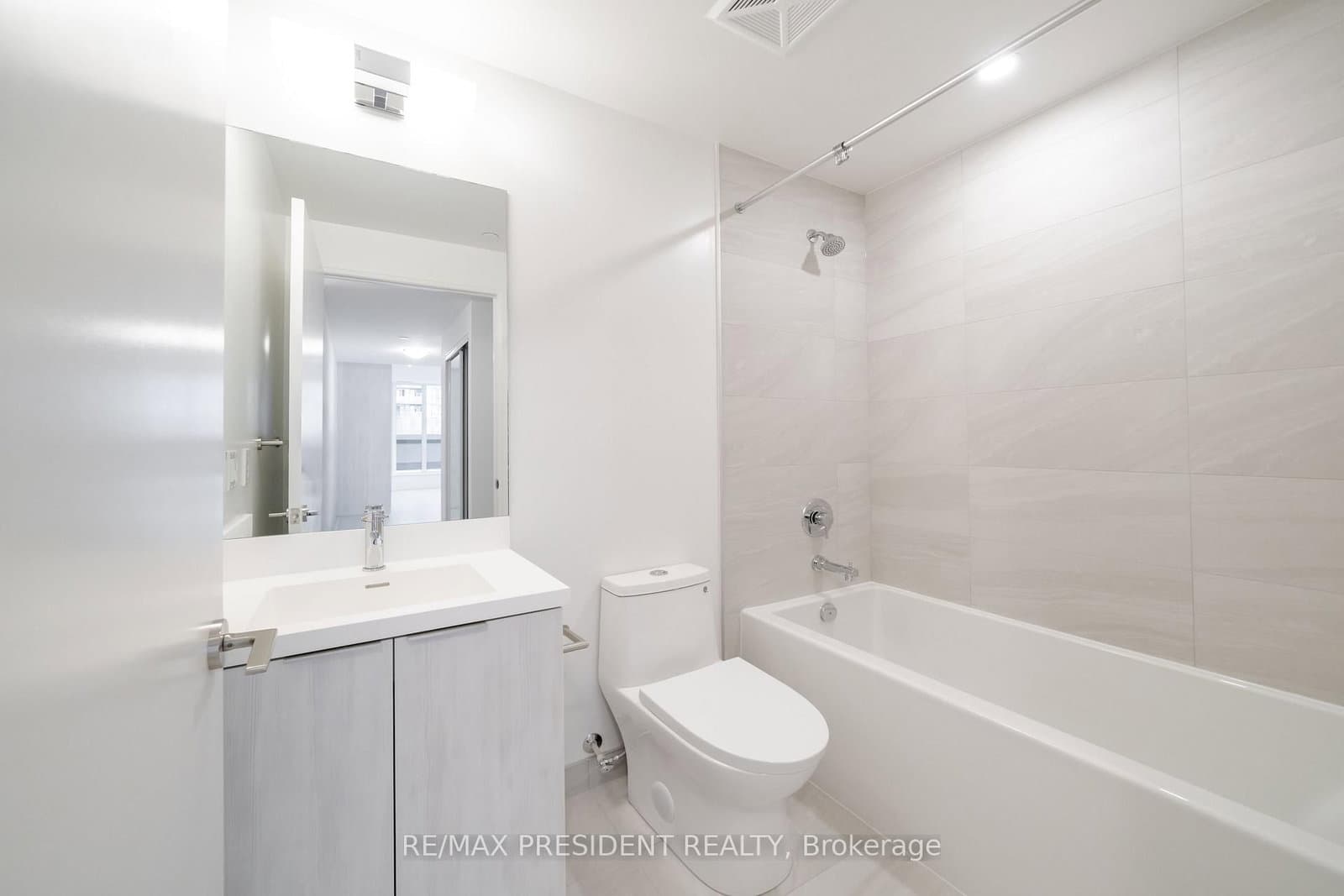 400 King Street W, Unit 808 thumbnail 8
