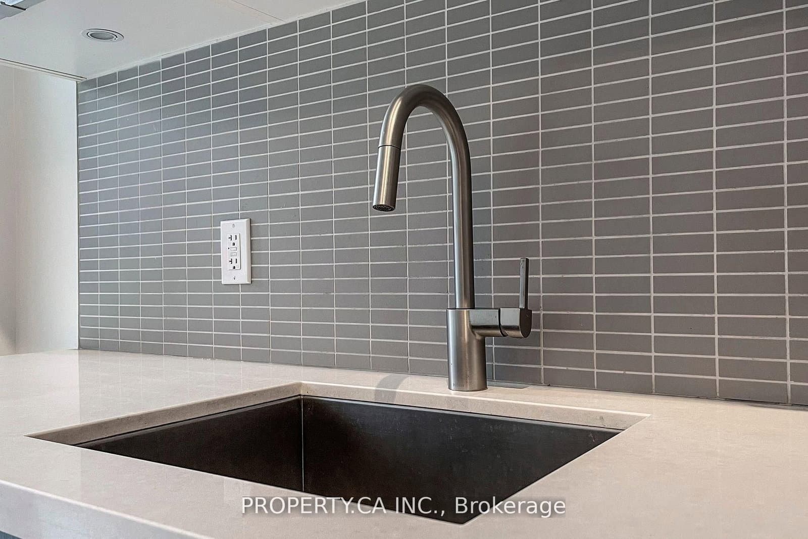 8 Mercer Street, Unit 710 thumbnail 8