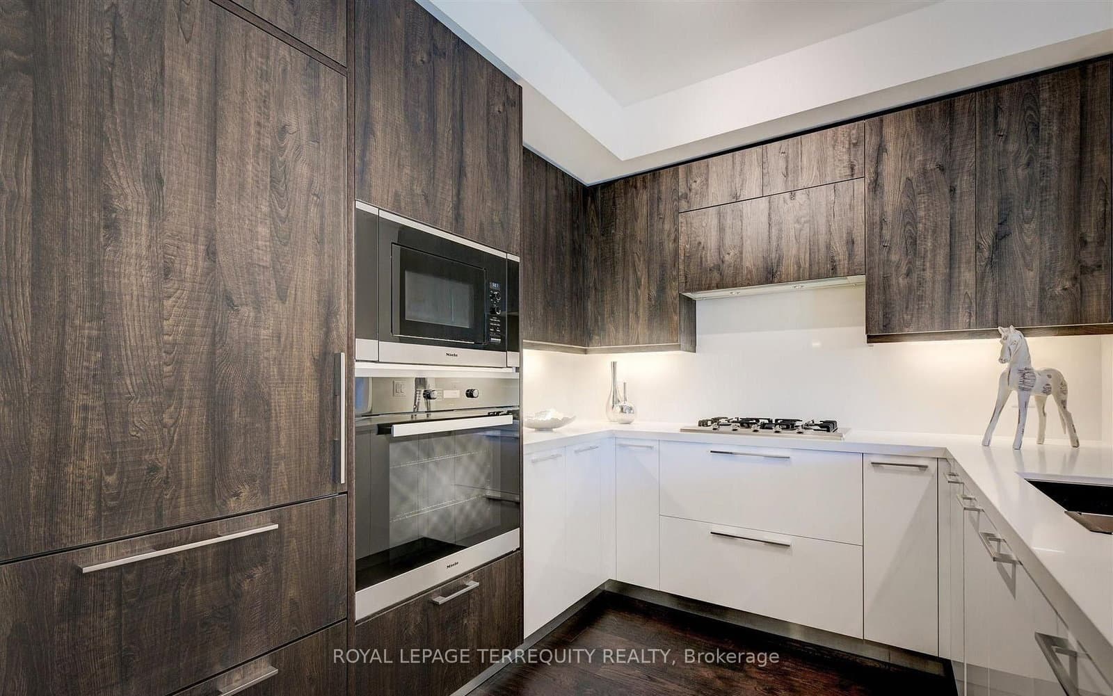 3 Southvale Drive, Unit 401 thumbnail 9