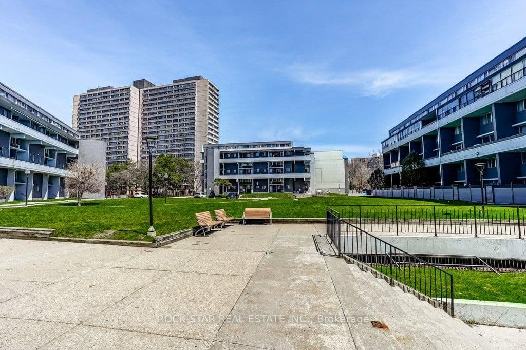 10 Sunny Glenway, Unit 1711 thumbnail 2