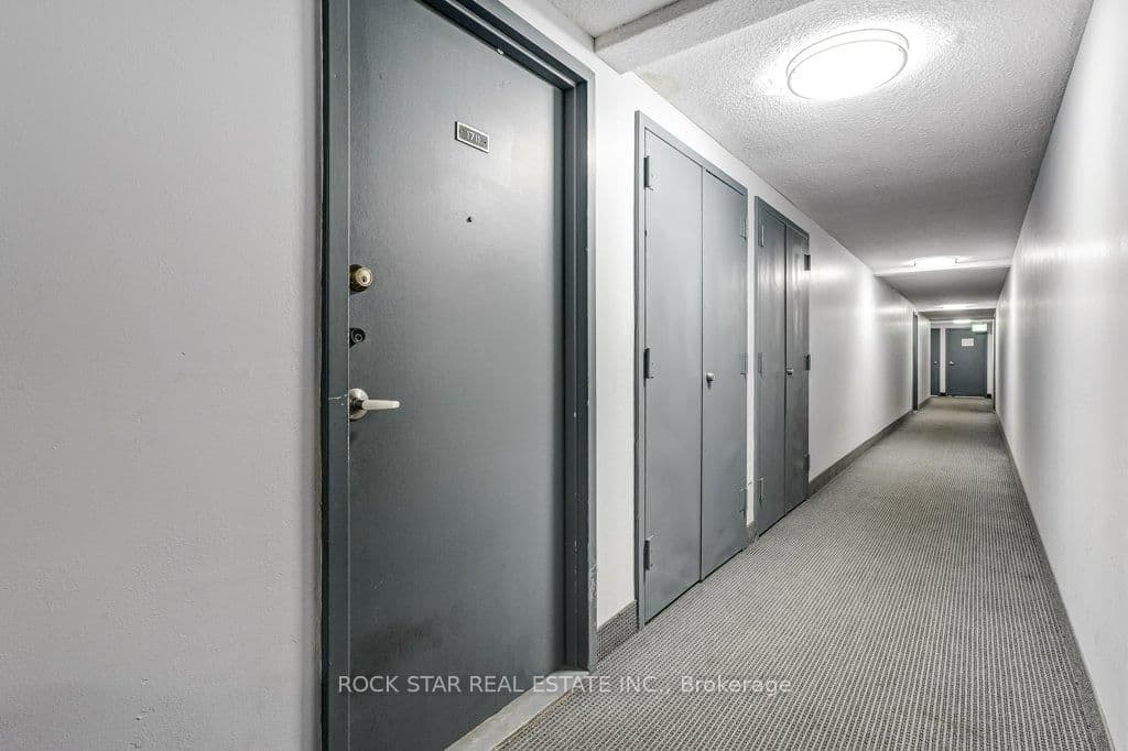 10 Sunny Glenway, Unit 1711 thumbnail 4