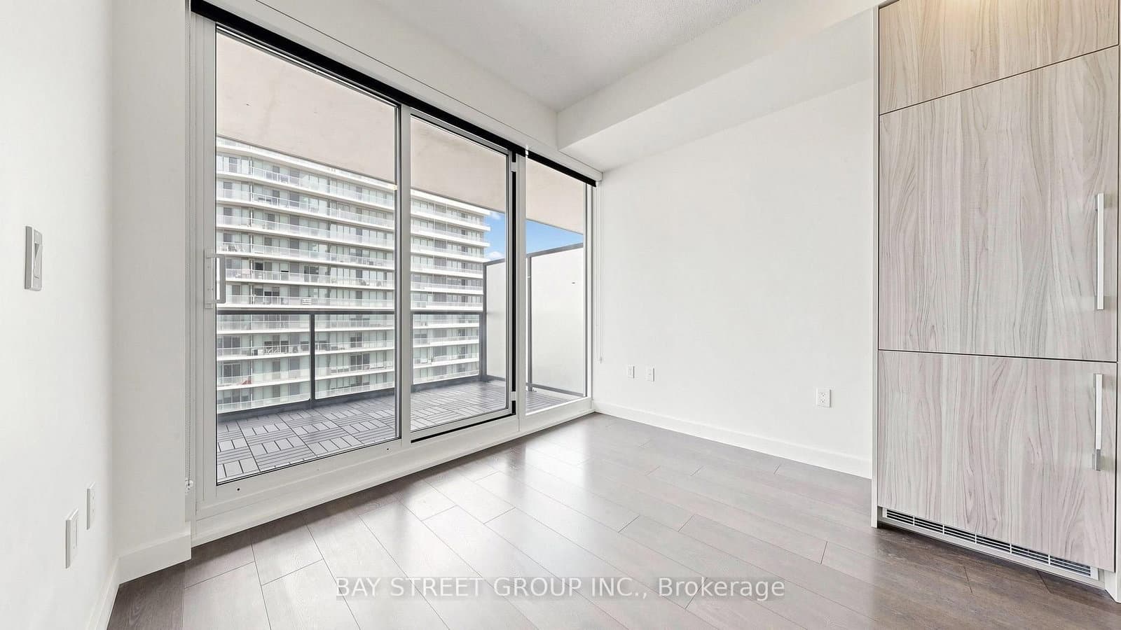 95 McMahon Drive, Unit 2515 thumbnail 21
