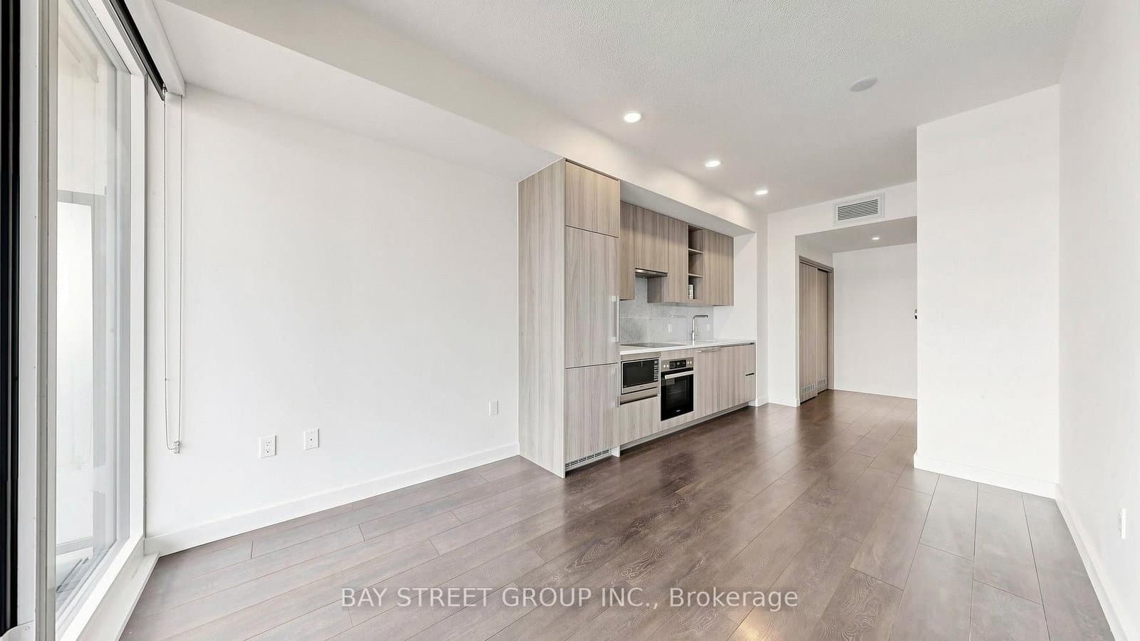 95 McMahon Drive, Unit 2515 thumbnail 8