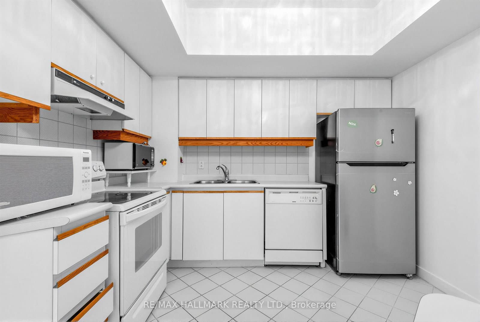 3 Duplex Avenue, Unit 102 thumbnail 15