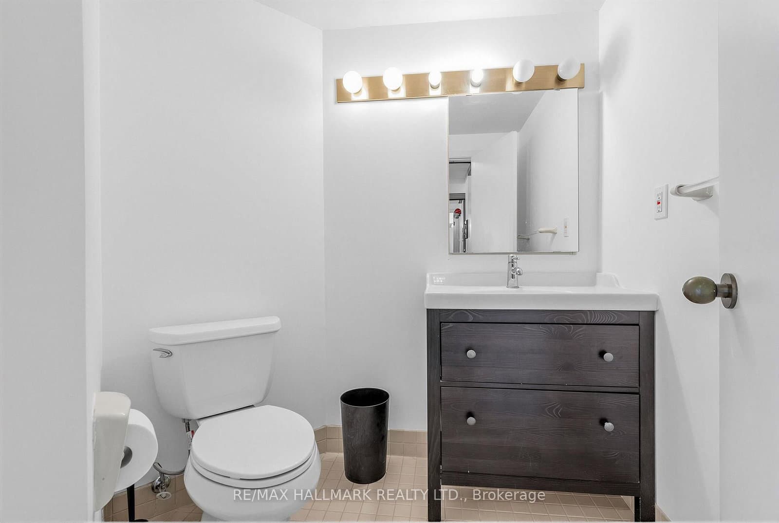 3 Duplex Avenue, Unit 102 thumbnail 18