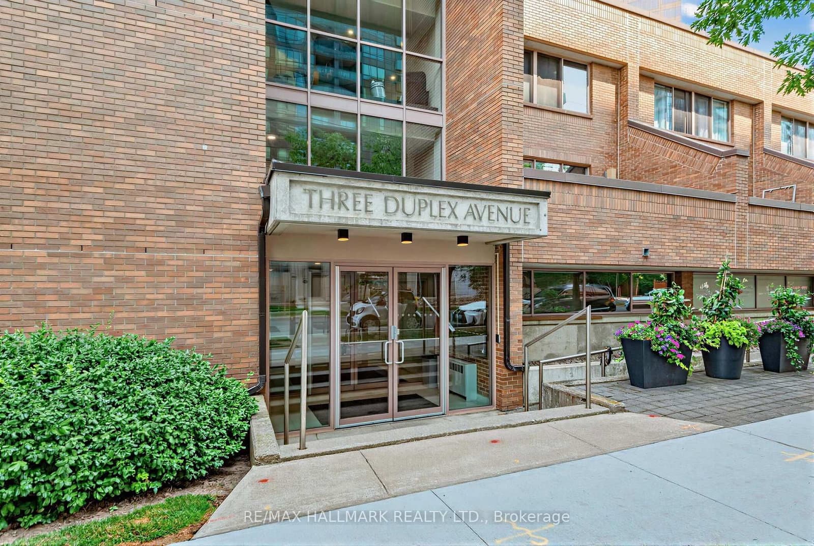 3 Duplex Avenue, Unit 102 thumbnail 2