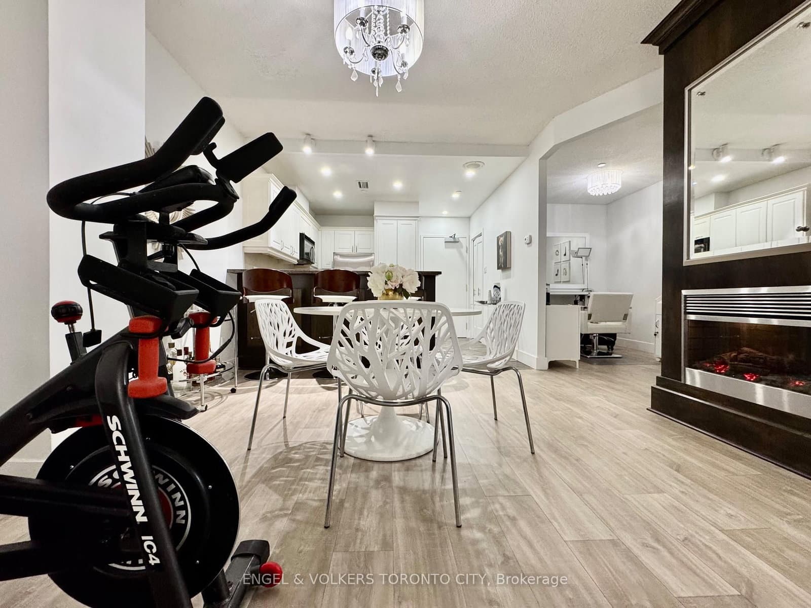 393 King Street W, Unit 706 thumbnail 11