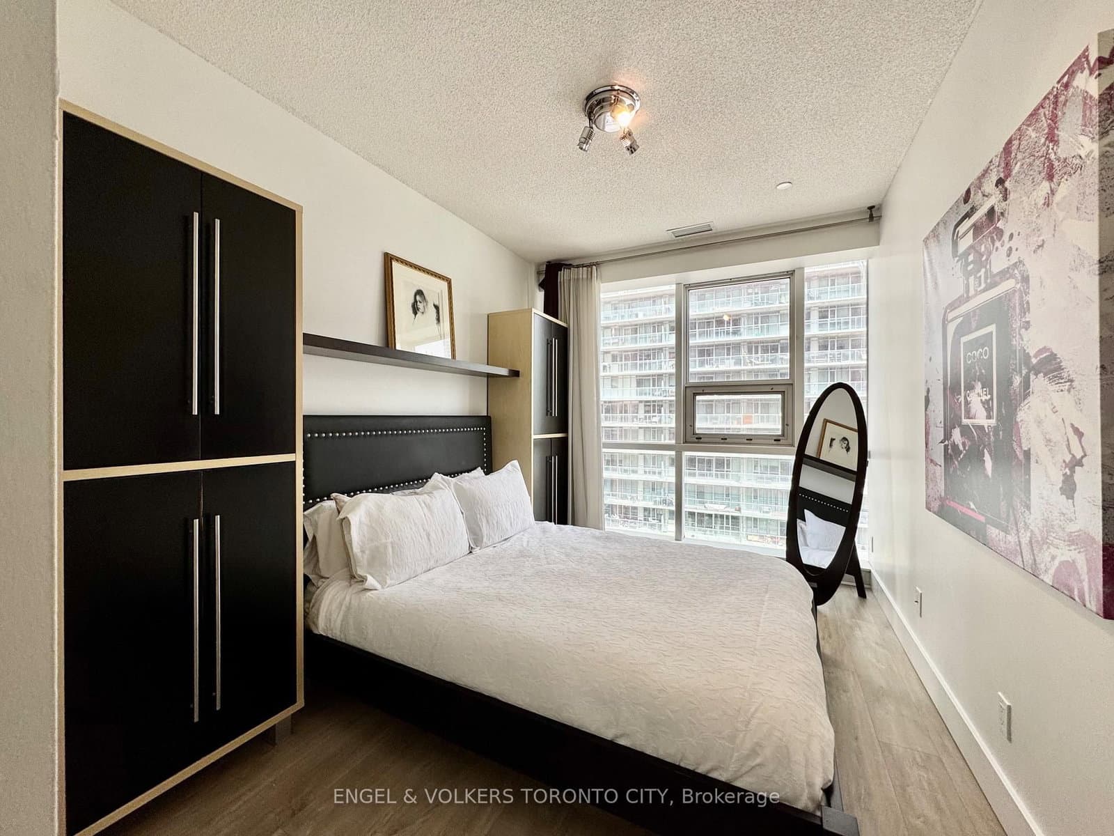 393 King Street W, Unit 706 thumbnail 13