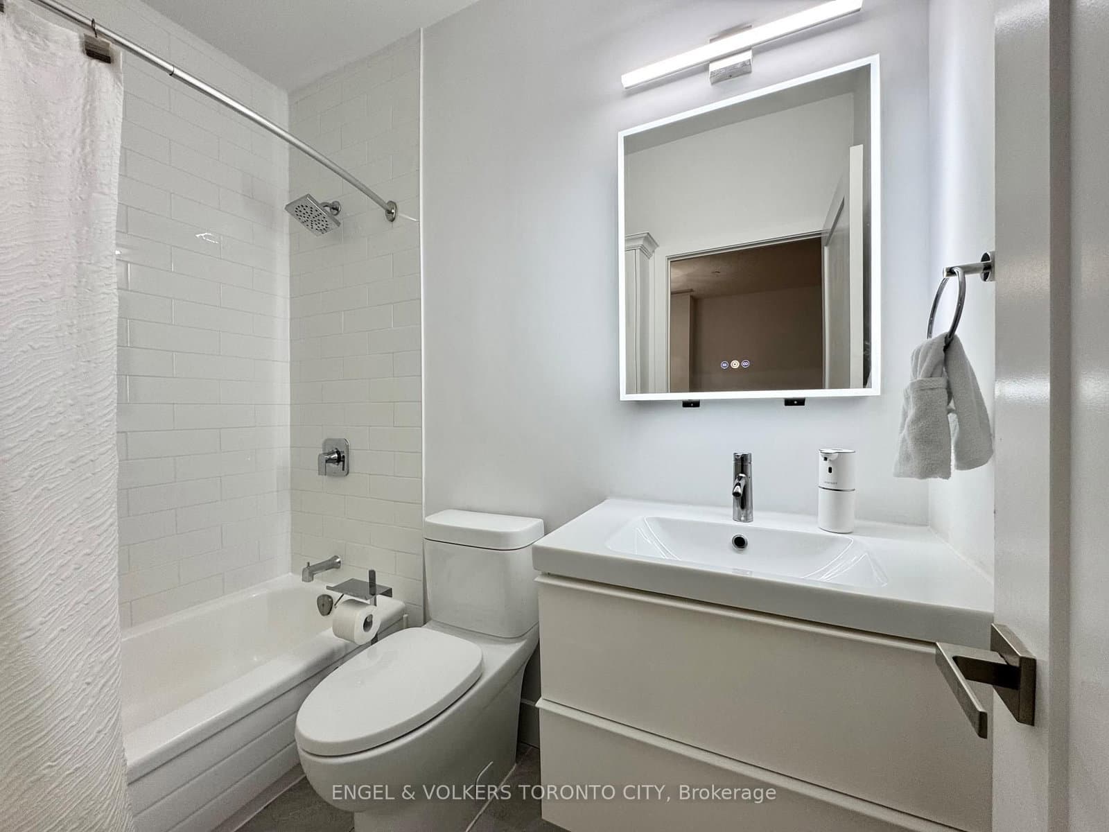 393 King Street W, Unit 706 thumbnail 15