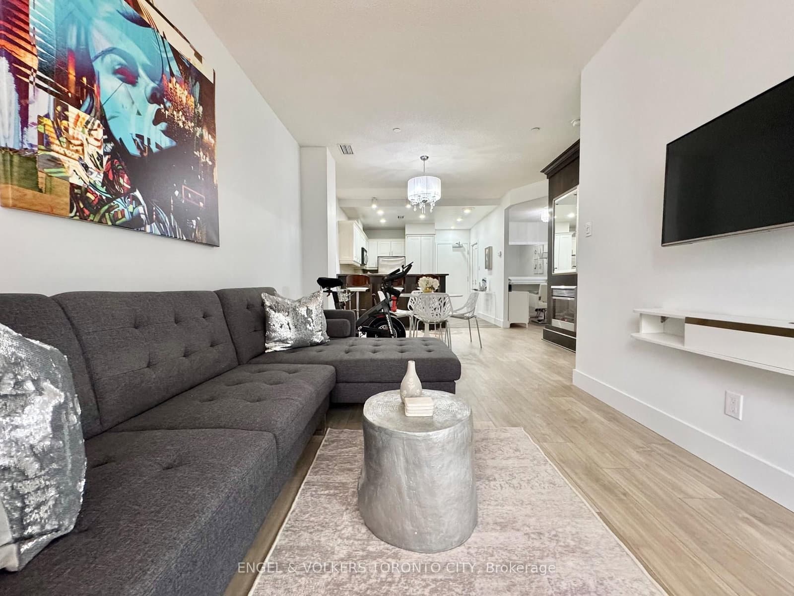 393 King Street W, Unit 706 thumbnail 18