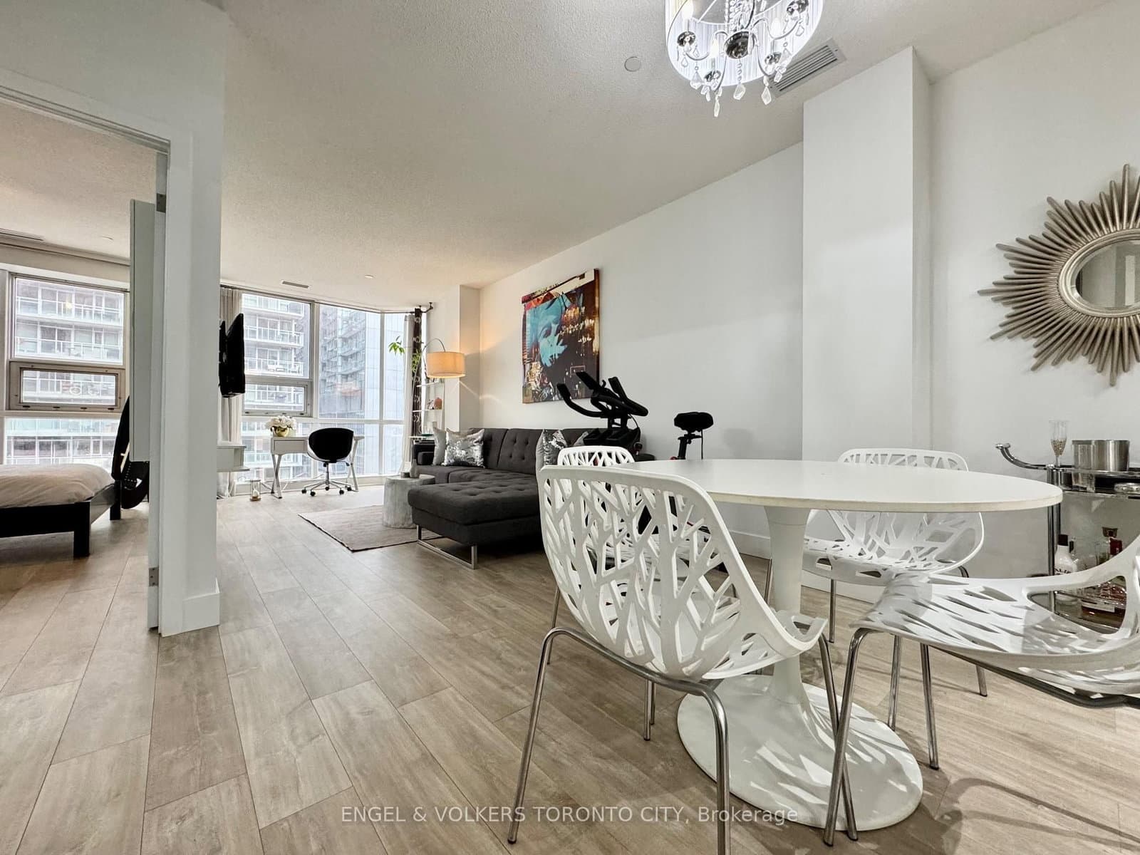 393 King Street W, Unit 706 thumbnail 22