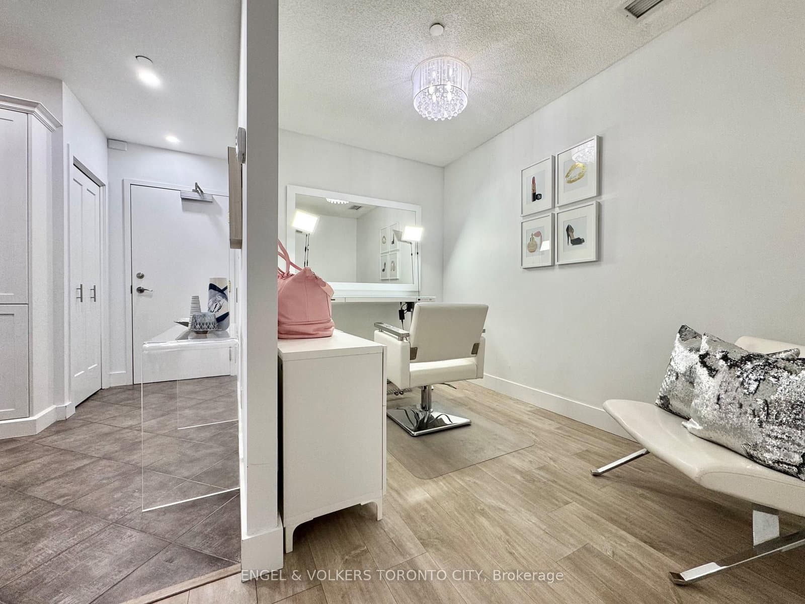 393 King Street W, Unit 706 thumbnail 24