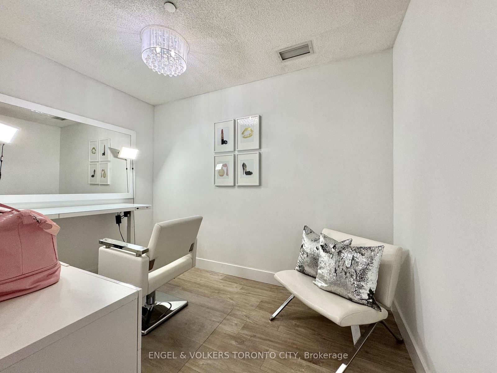 393 King Street W, Unit 706 thumbnail 25