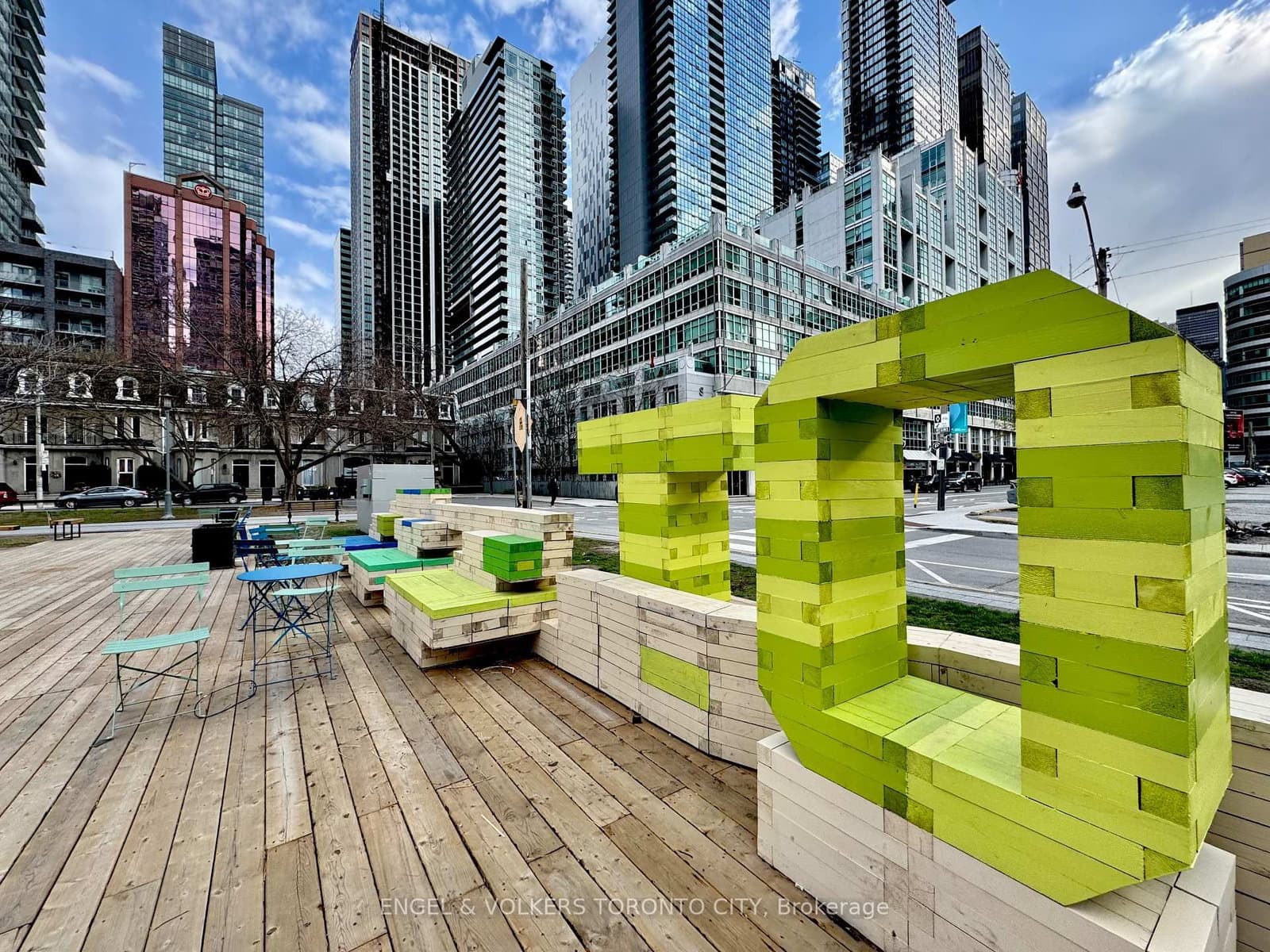 393 King Street W, Unit 706 thumbnail 3