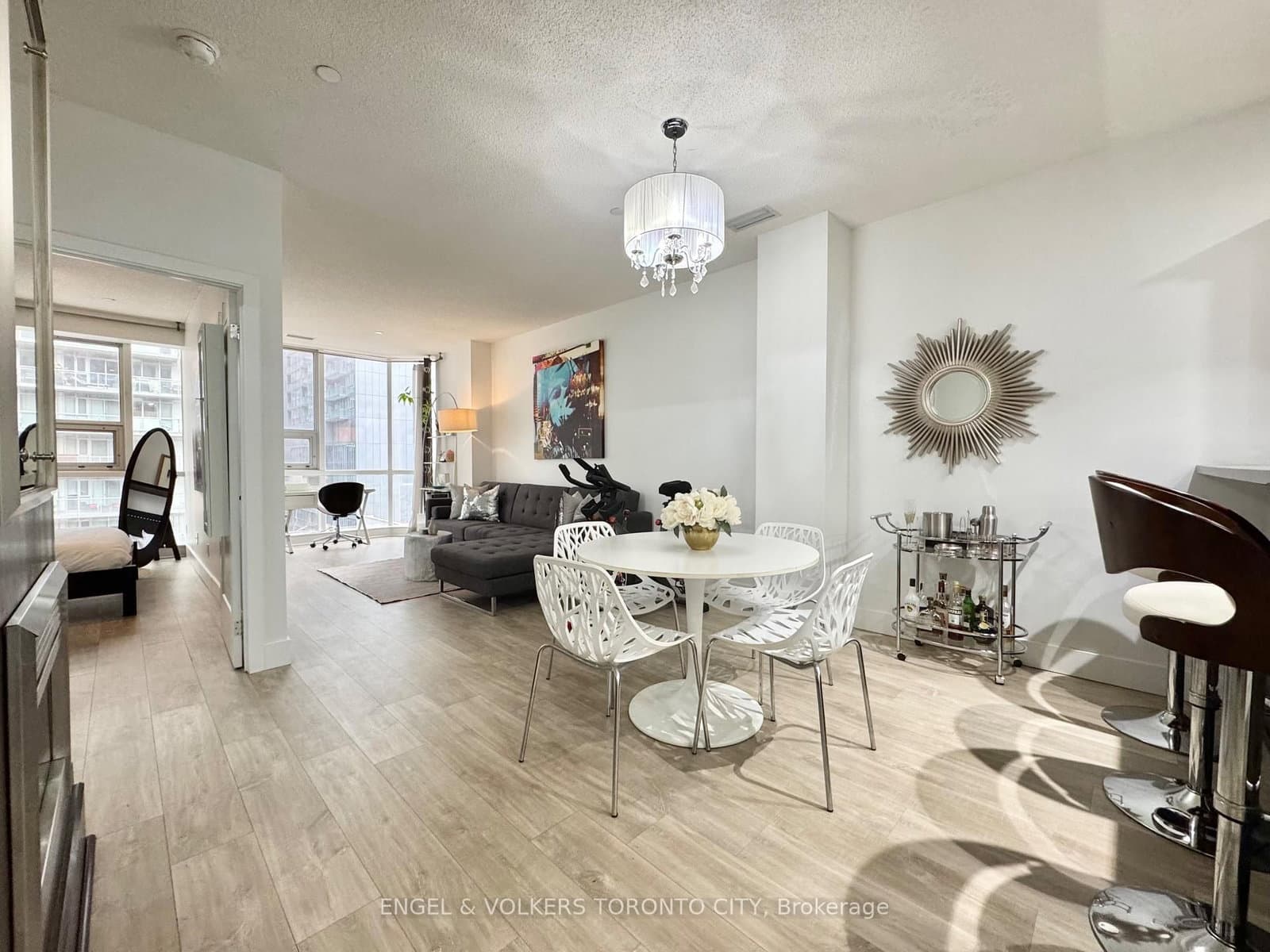 393 King Street W, Unit 706 thumbnail 32