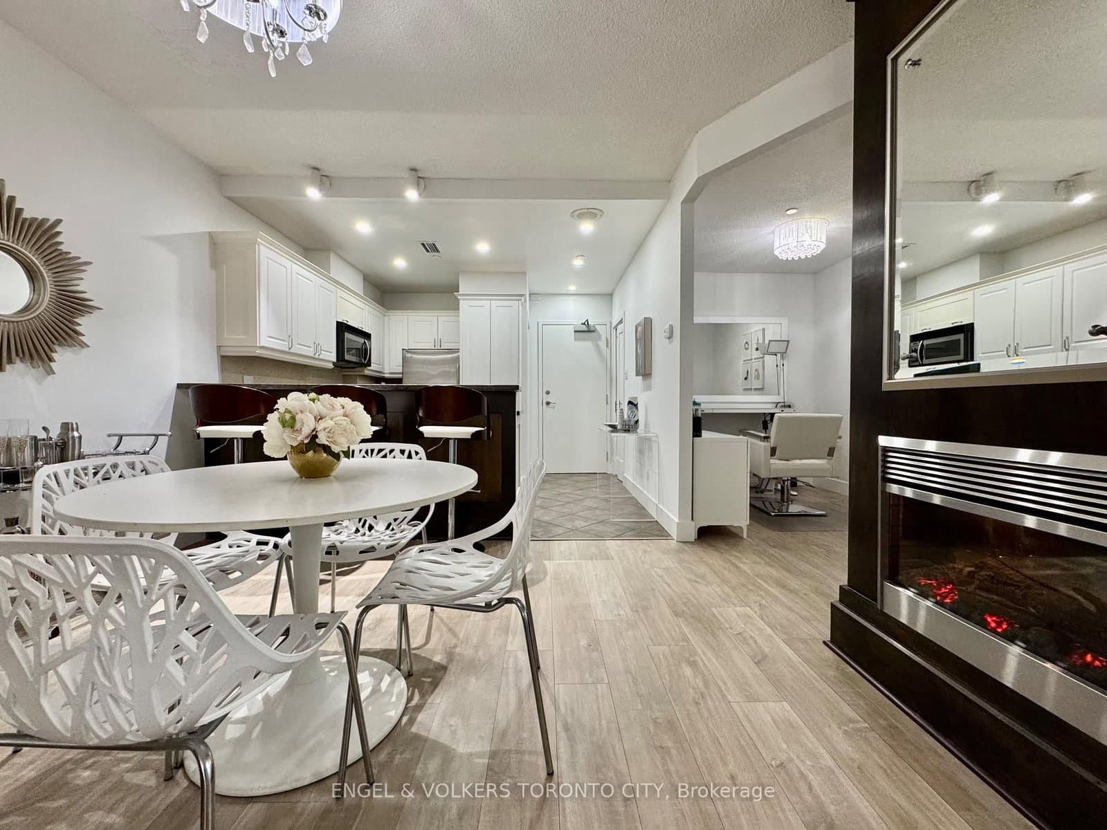 393 King Street W, Unit 706 thumbnail 4