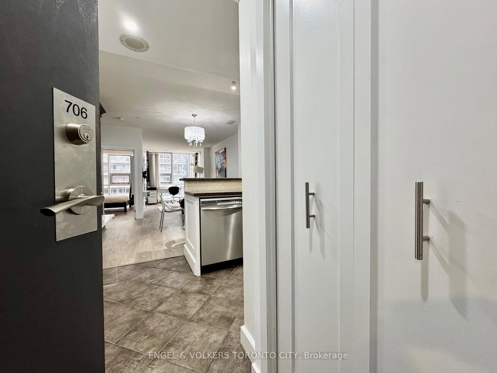 393 King Street W, Unit 706 thumbnail 7