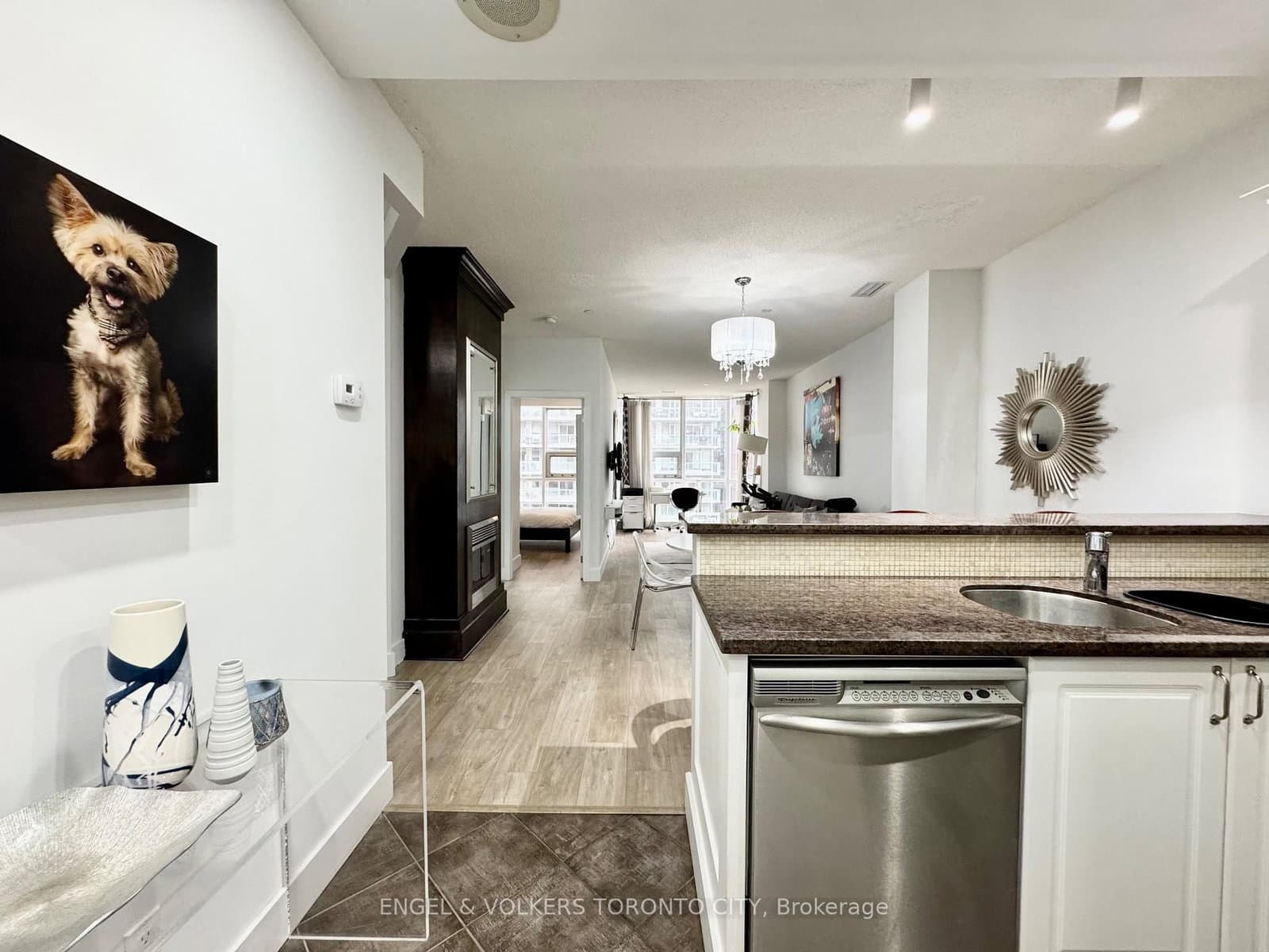 393 King Street W, Unit 706 thumbnail 9