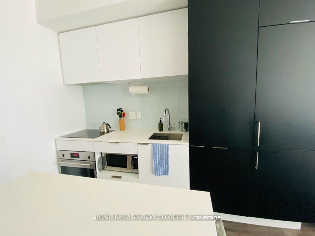 33 Helendale Avenue, Unit 701 thumbnail 3