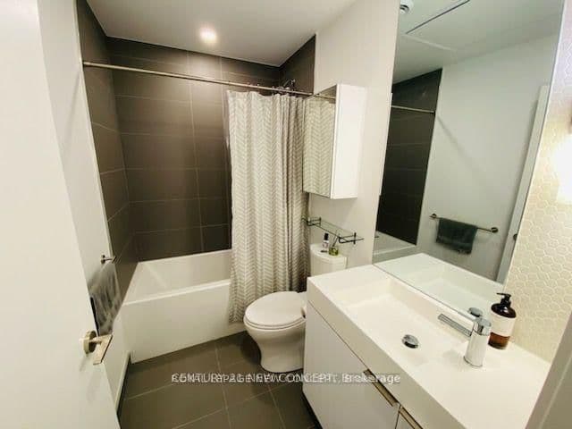 33 Helendale Avenue, Unit 701 thumbnail 5