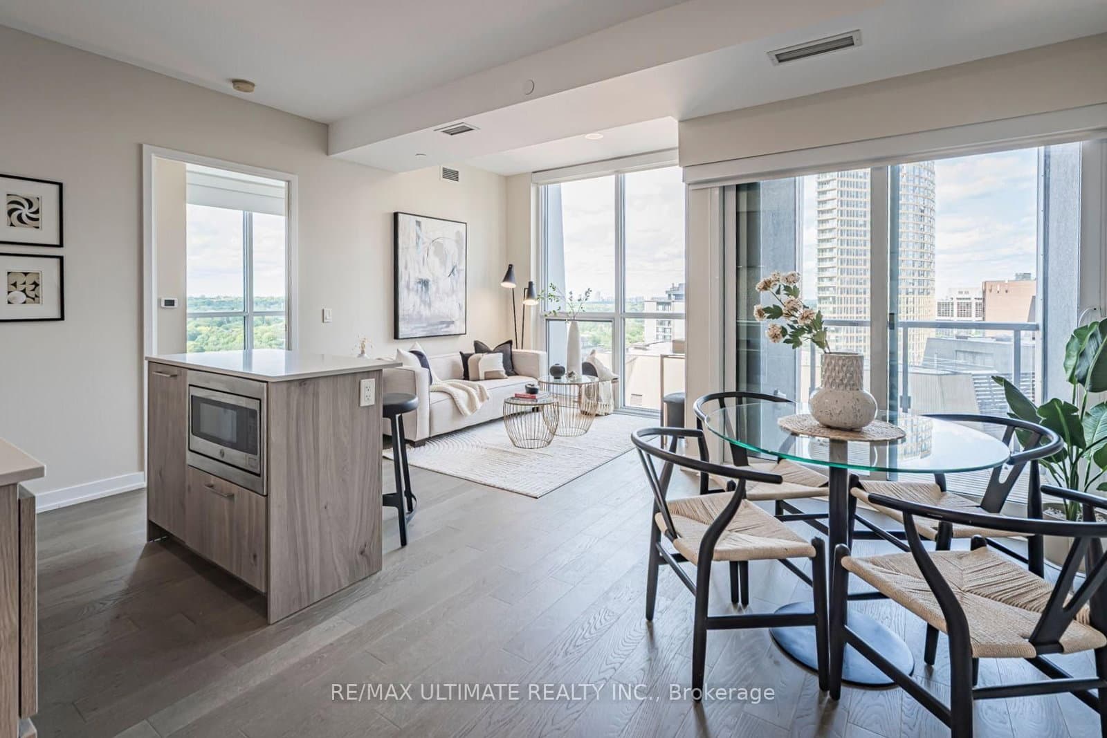 1 Yorkville Avenue, Unit 1208