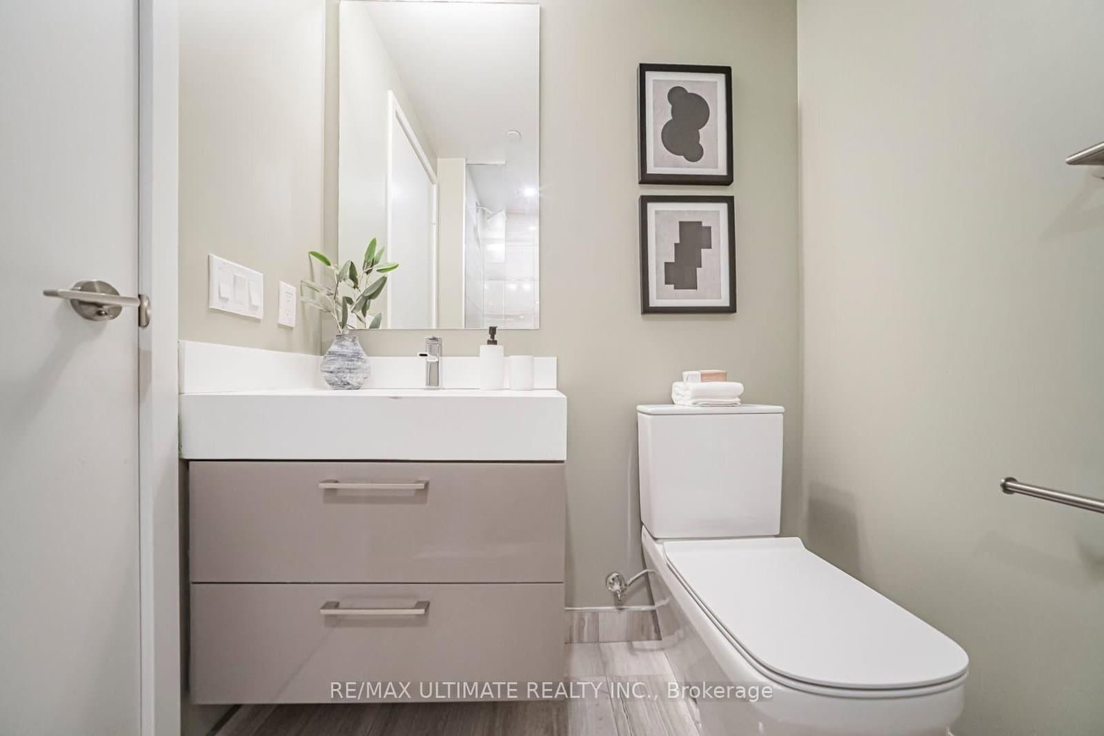 1 Yorkville Avenue, Unit 1208 thumbnail 12