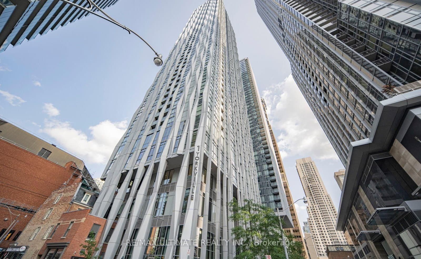 1 Yorkville Avenue, Unit 1208 thumbnail 2