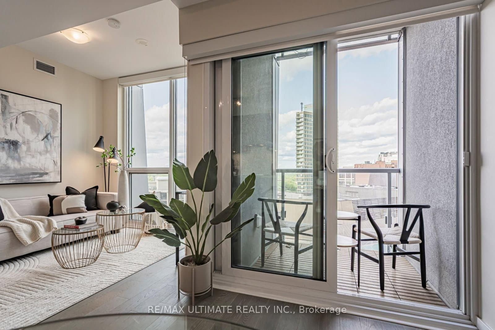 1 Yorkville Avenue, Unit 1208 thumbnail 20