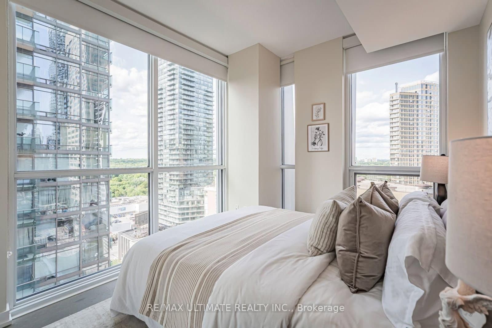 1 Yorkville Avenue, Unit 1208 thumbnail 21