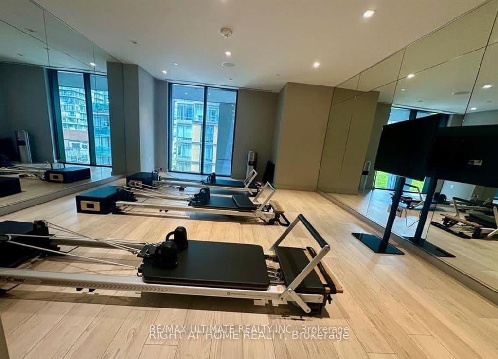 1 Yorkville Avenue, Unit 1208 thumbnail 30