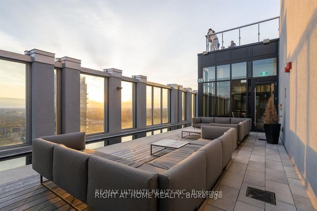 1 Yorkville Avenue, Unit 1208 thumbnail 32