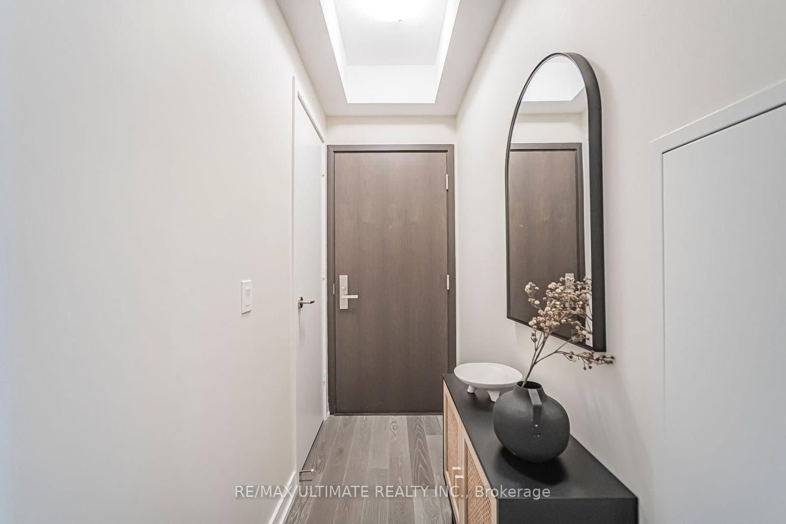 1 Yorkville Avenue, Unit 1208 thumbnail 4