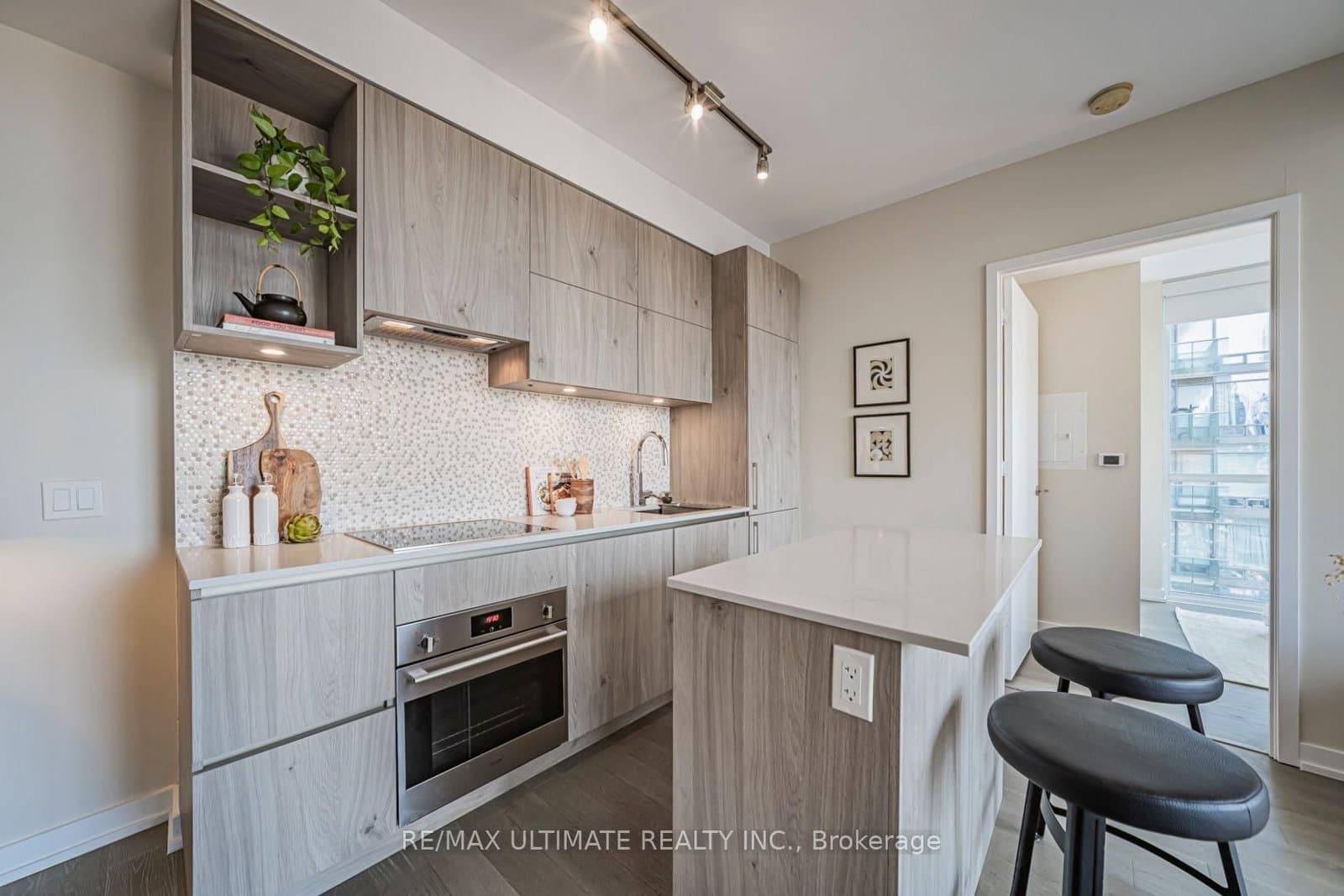 1 Yorkville Avenue, Unit 1208 thumbnail 6