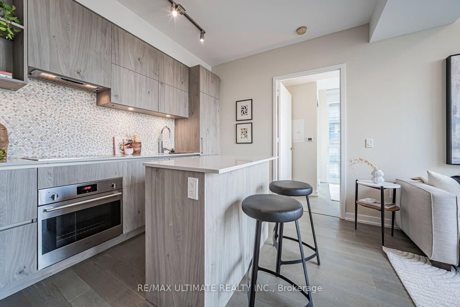 1 Yorkville Avenue, Unit 1208 thumbnail 7