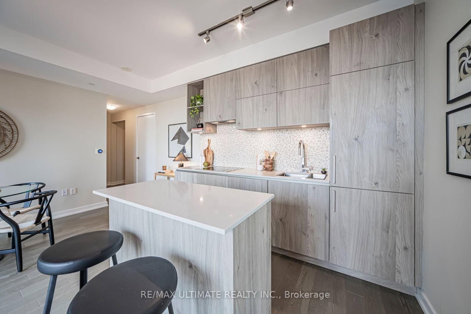 1 Yorkville Avenue, Unit 1208 thumbnail 8