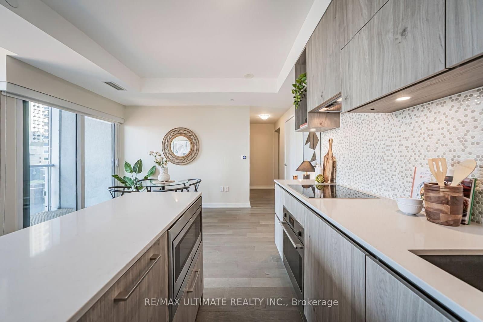 1 Yorkville Avenue, Unit 1208 thumbnail 9