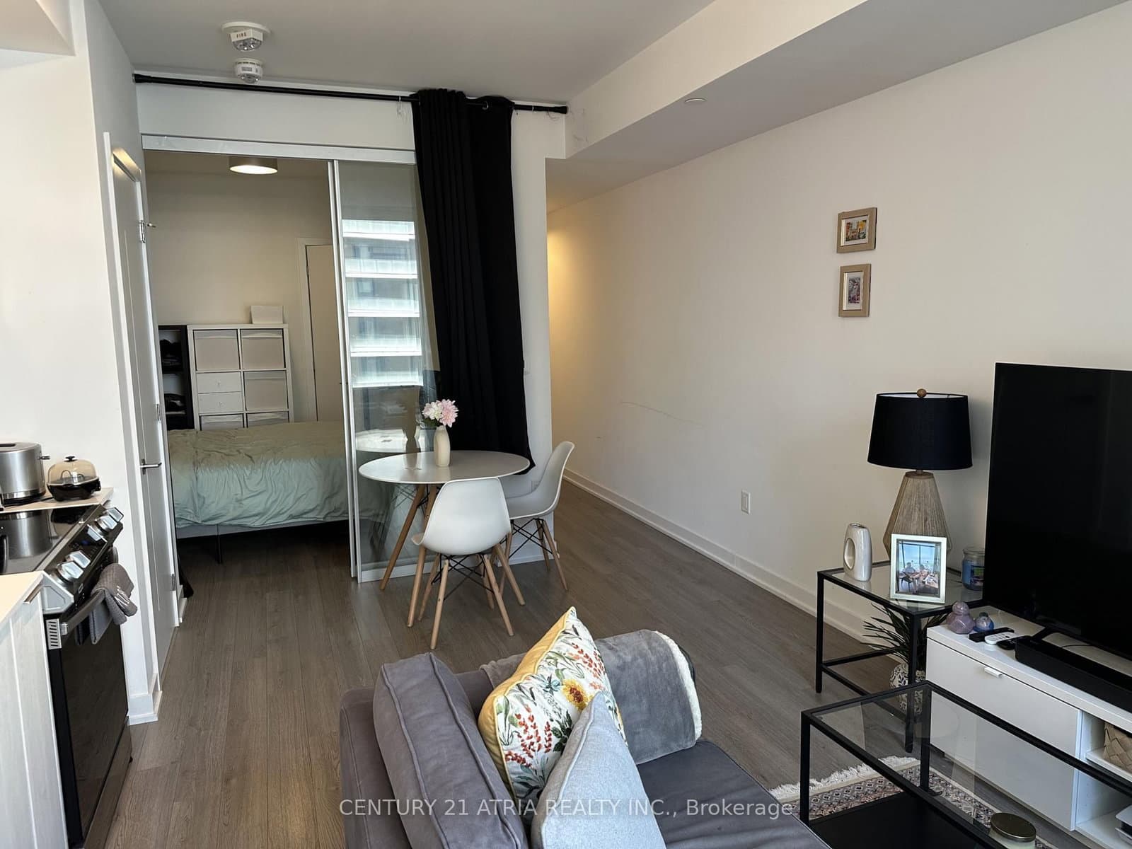 357 King Street W, Unit 1005 thumbnail 7
