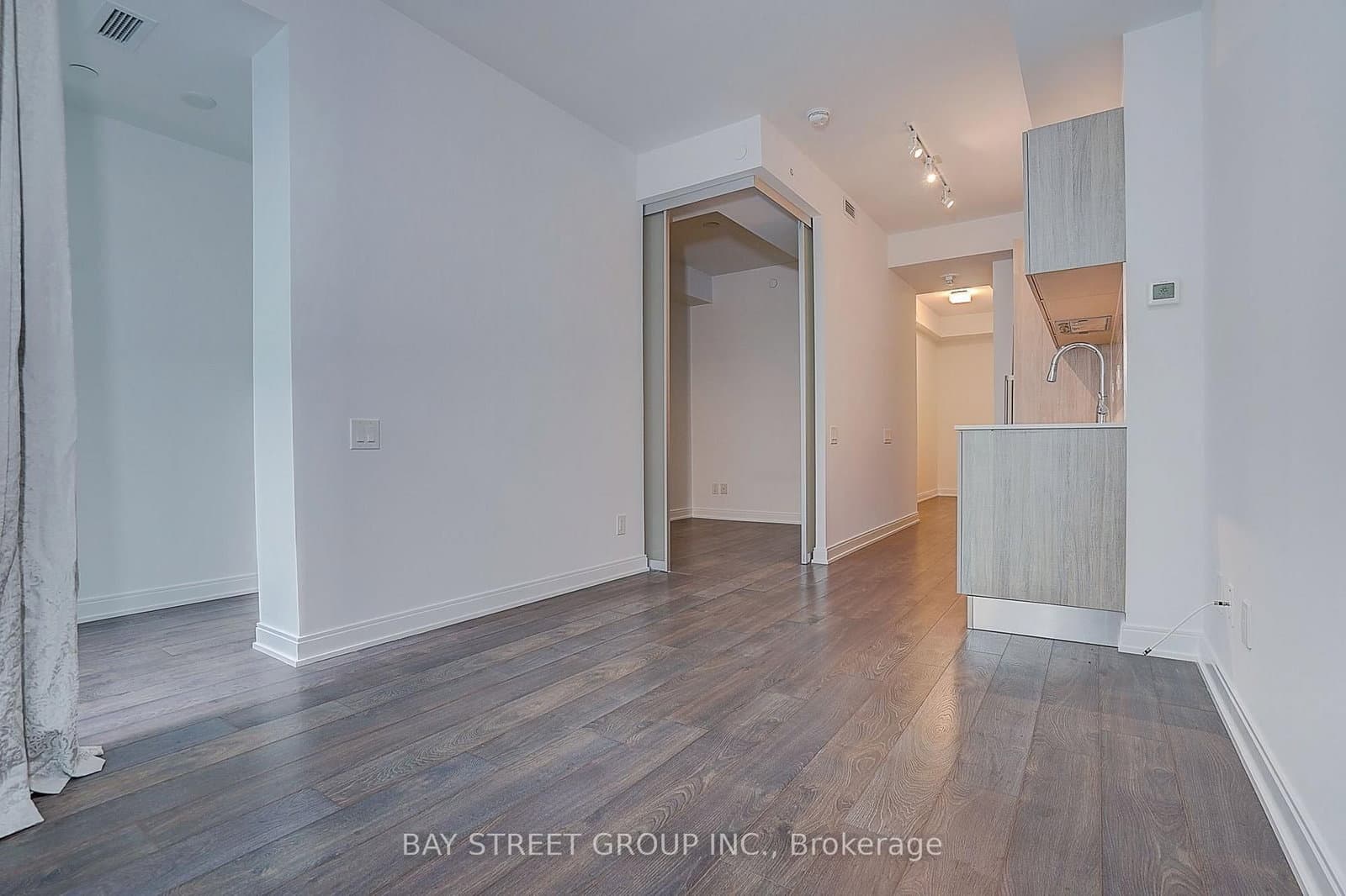 50 Charles Street E, Unit 910 thumbnail 17