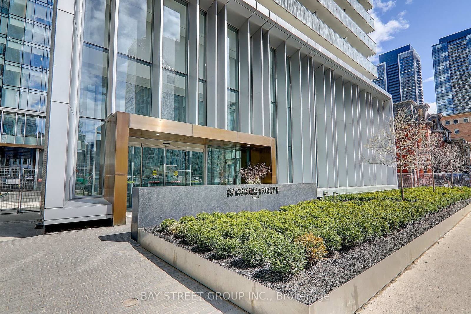 50 Charles Street E, Unit 910 thumbnail 3