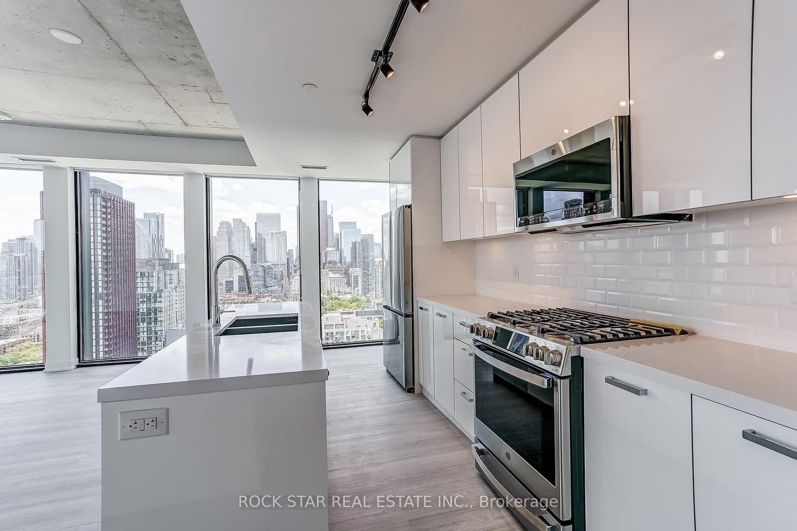 284 King Street E, Unit 2802 thumbnail 10