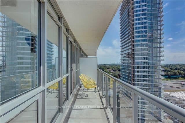 121 McMahon Drive, Unit 2010 thumbnail 2