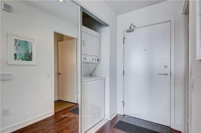 121 McMahon Drive, Unit 2010 thumbnail 3