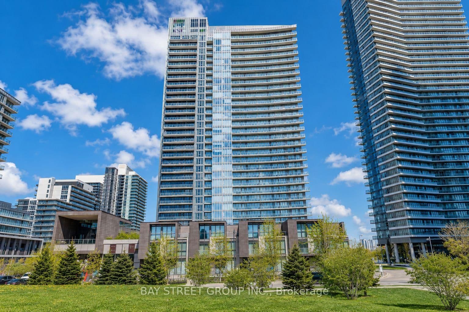 121 McMahon Drive, Unit 2906 thumbnail 2