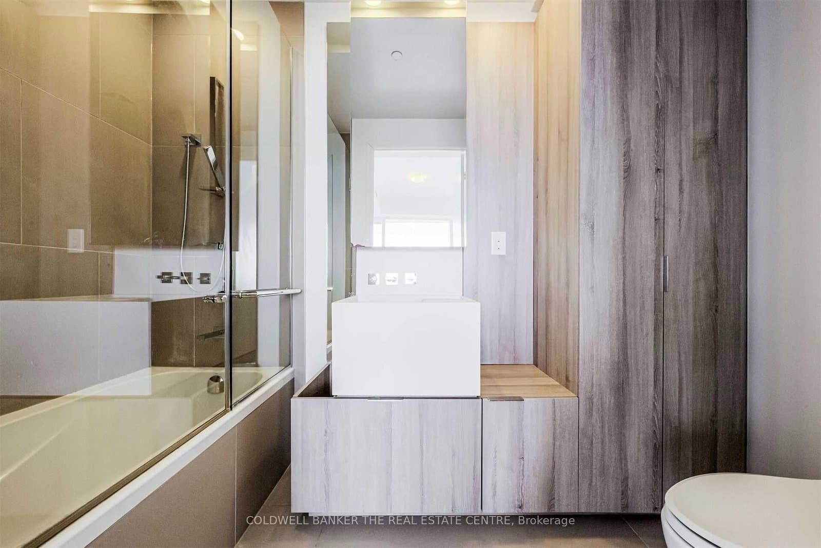 1 E Bloor Street E, Unit 6607 thumbnail 24