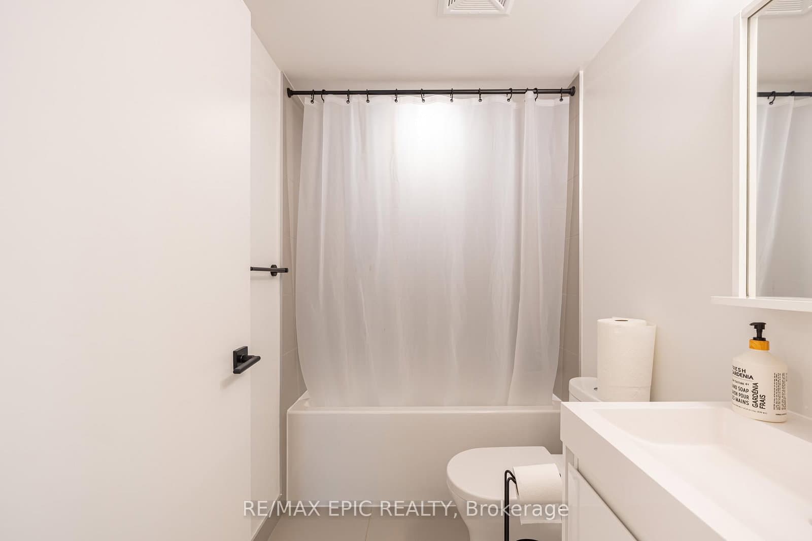 2 Augusta Avenue, Unit 302 thumbnail 8