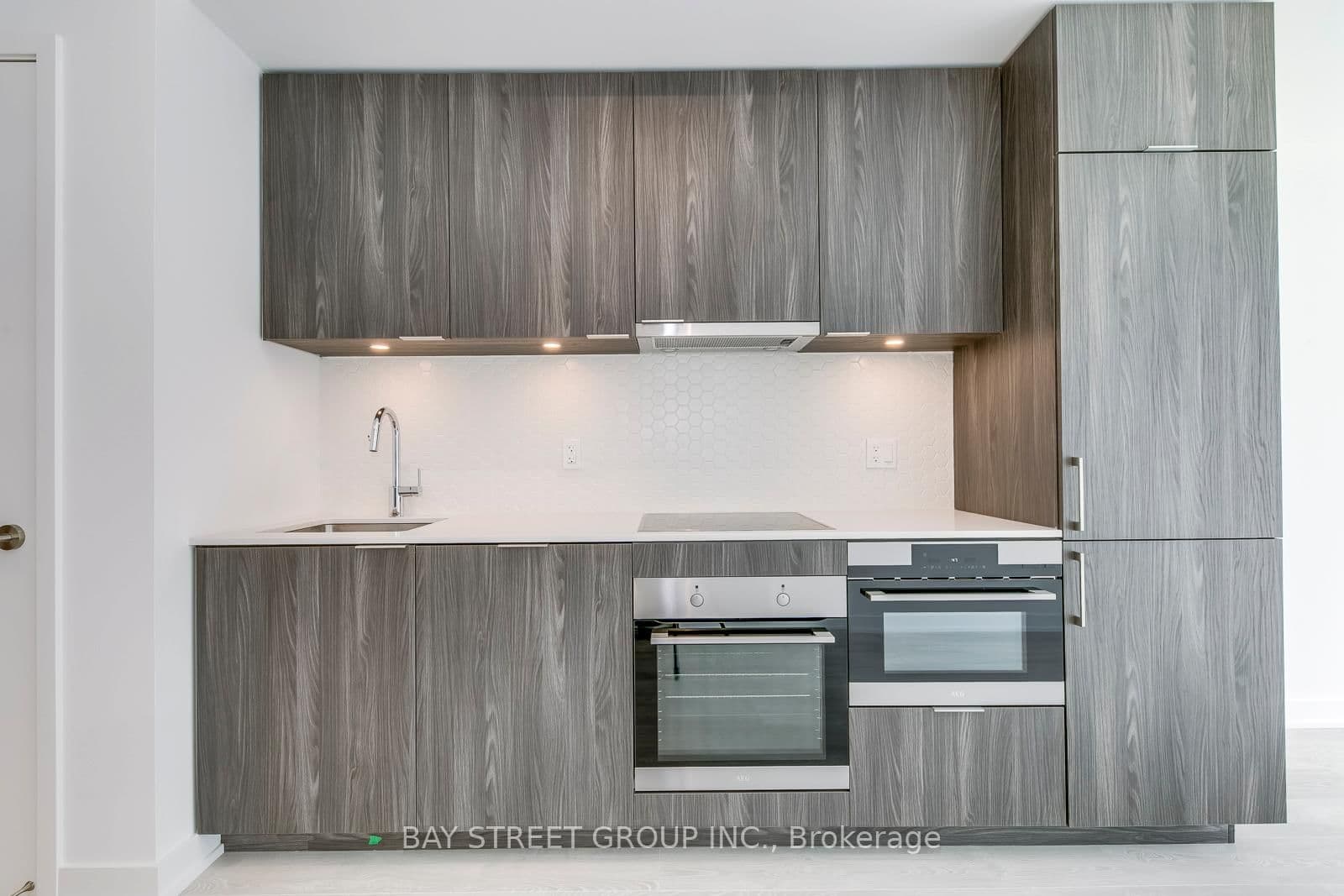 15 Queens Quay E, Unit 624 thumbnail 8