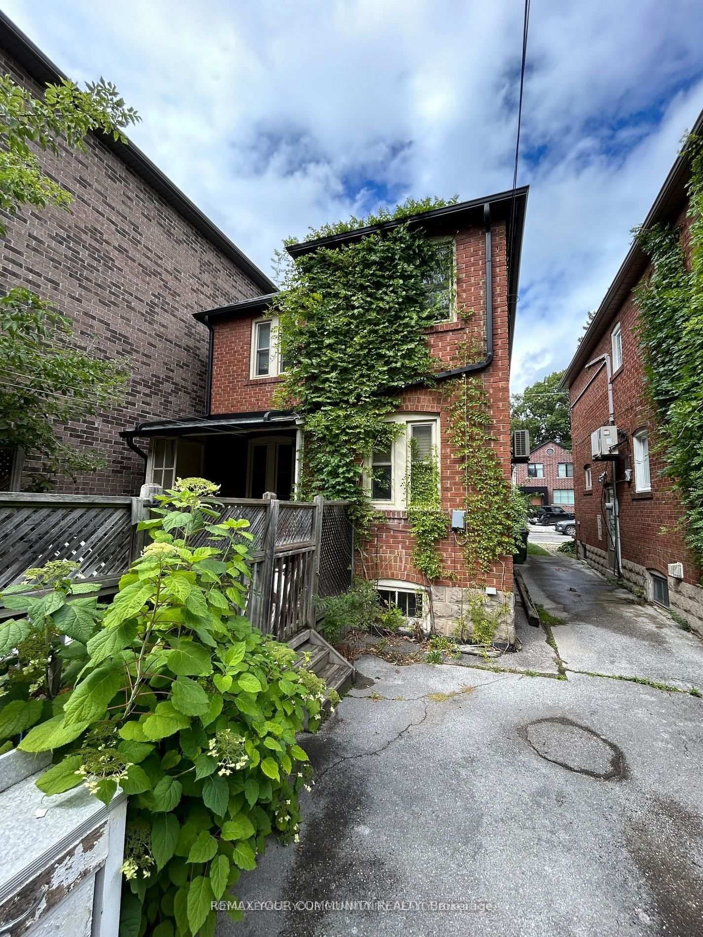 705 Hillsdale Avenue E thumbnail 3
