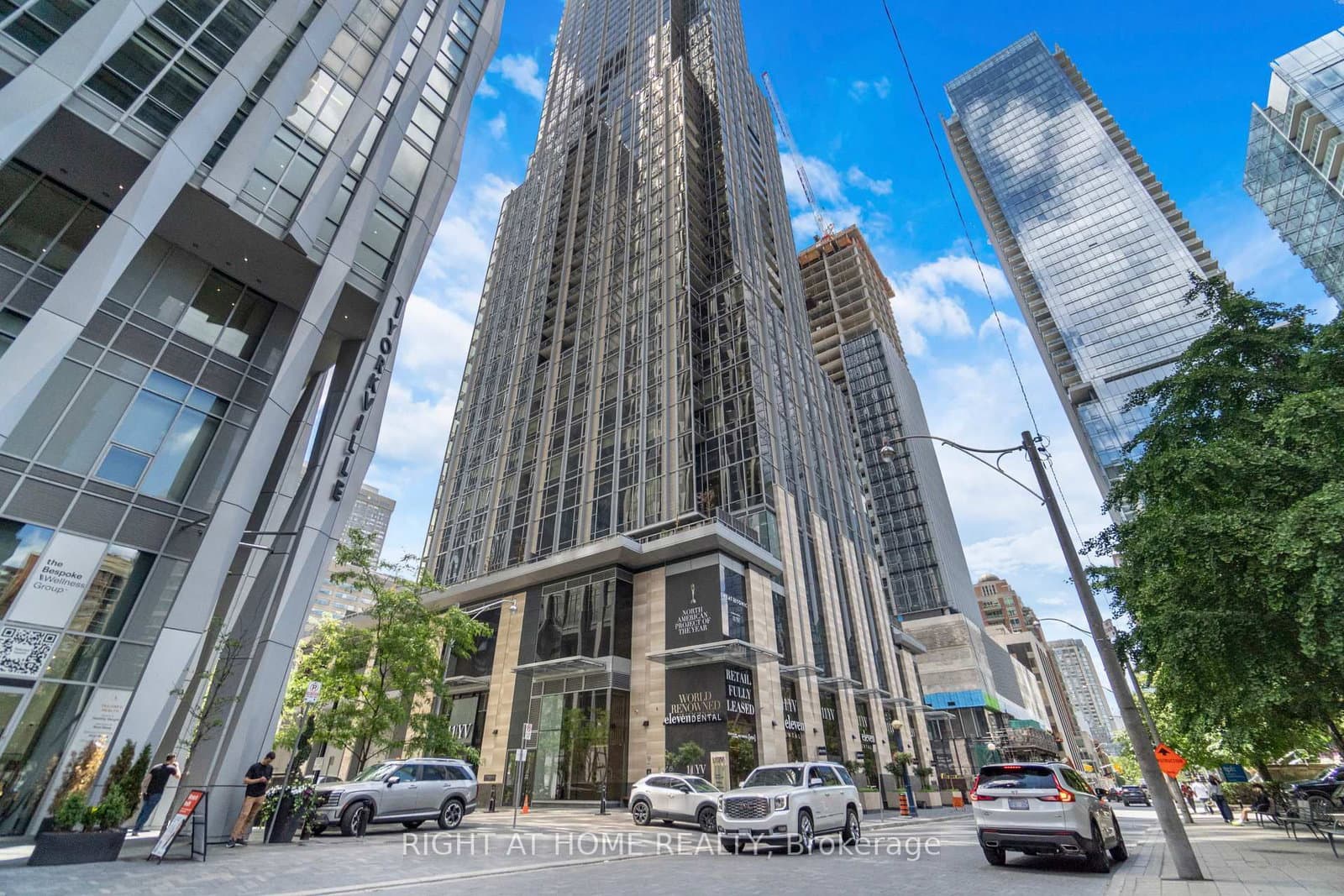 #2113 - 11 Yorkville Avenue